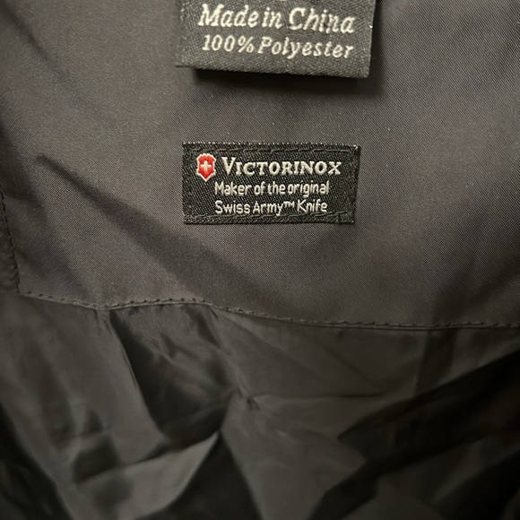 Victorinox by Swiss army down coat - Picture 4 of 8